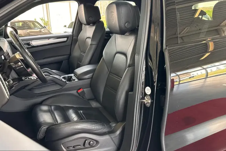 Porsche Cayenne din 2023 cu 29.981 km - oferta POR204191 - foto 8