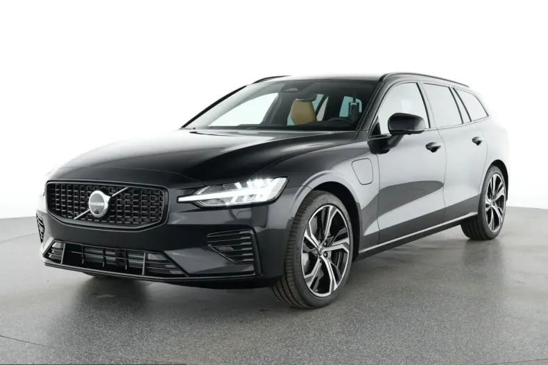Volvo V60 din 2025 cu 4.621 km - oferta VOL204198 - foto 1