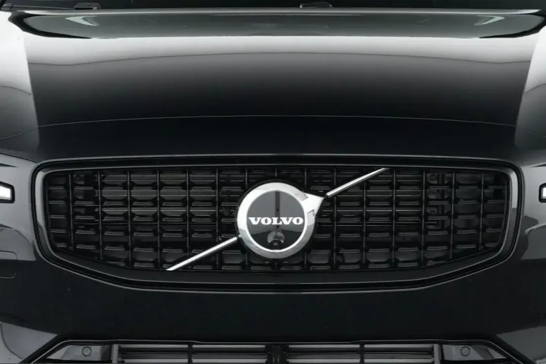 Volvo V60 din 2025 cu 4.621 km - oferta VOL204198 - foto 4