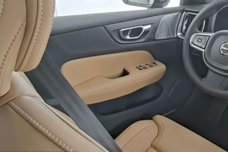 Volvo V60 din 2025 cu 4.621 km - oferta VOL204198 - foto 11