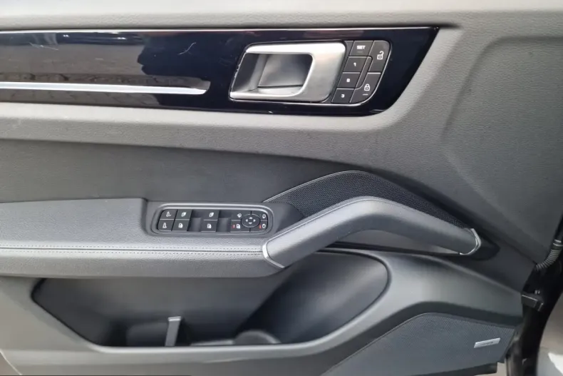 Porsche Cayenne din 2023 cu 56.123 km - oferta POR204221 - foto 7