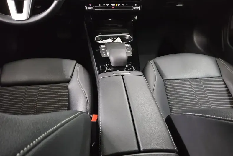 Mercedes-Benz CLA 200 (Clasa CLA) din 2022 cu 51.222 km - oferta MER204236 - foto 6