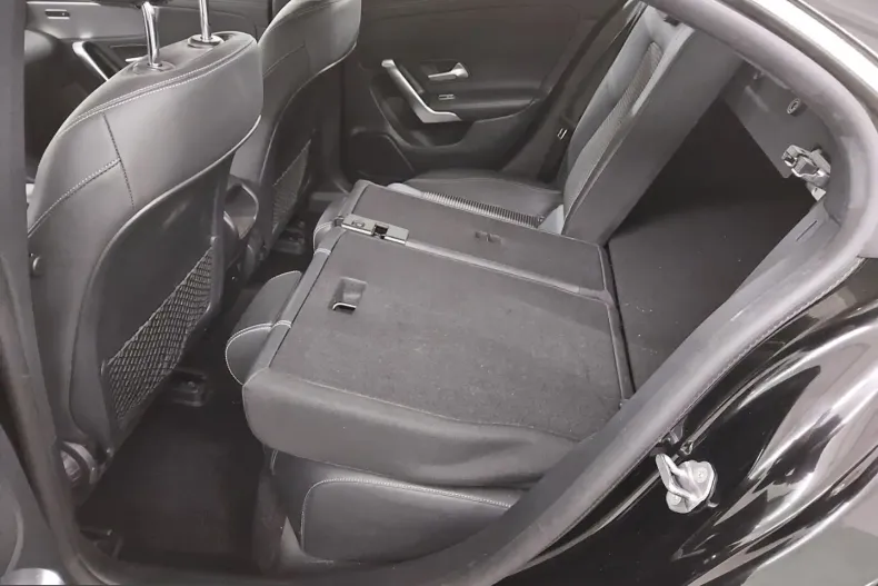 Mercedes-Benz CLA 200 (Clasa CLA) din 2022 cu 51.222 km - oferta MER204236 - foto 13