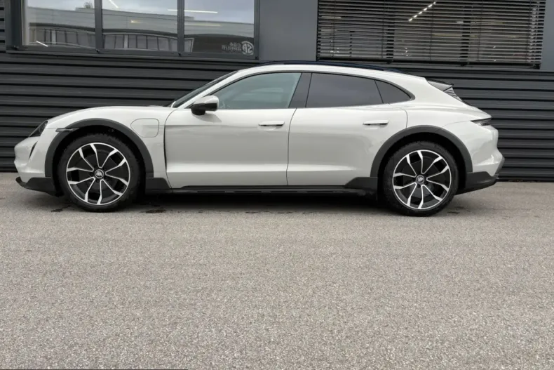 Porsche Taycan din 2021 cu 42.970 km - oferta POR204252 - foto 1