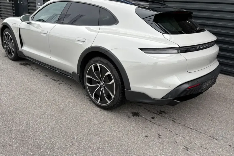 Porsche Taycan din 2021 cu 42.970 km - oferta POR204252 - foto 2