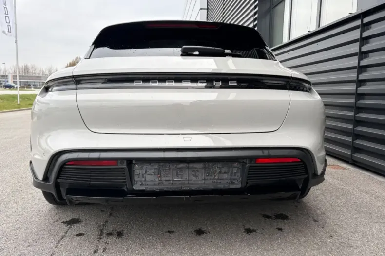 Porsche Taycan din 2021 cu 42.970 km - oferta POR204252 - foto 3