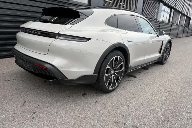 Porsche Taycan din 2021 cu 42.970 km - oferta POR204252 - foto 7