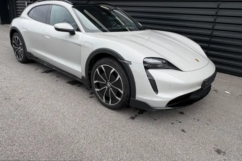 Porsche Taycan din 2021 cu 42.970 km - oferta POR204252 - foto 9