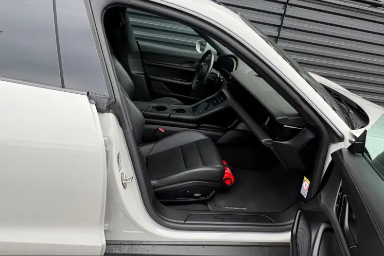 Porsche Taycan din 2021 cu 42.970 km - oferta POR204252 - foto 11