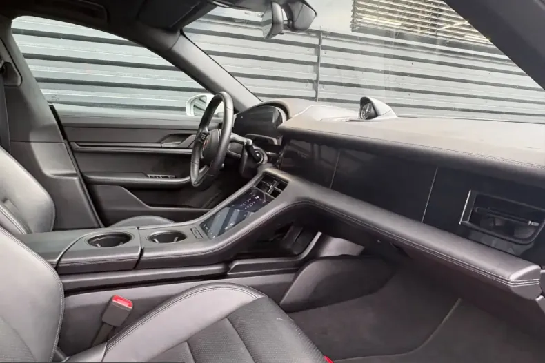 Porsche Taycan din 2021 cu 42.970 km - oferta POR204252 - foto 14