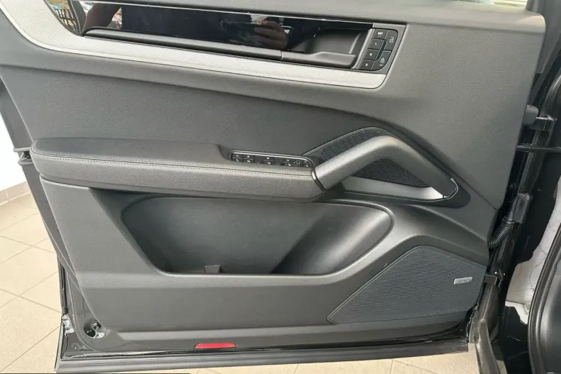 Porsche Cayenne din 2025 cu 6.000 km - oferta POR204256 - foto 10