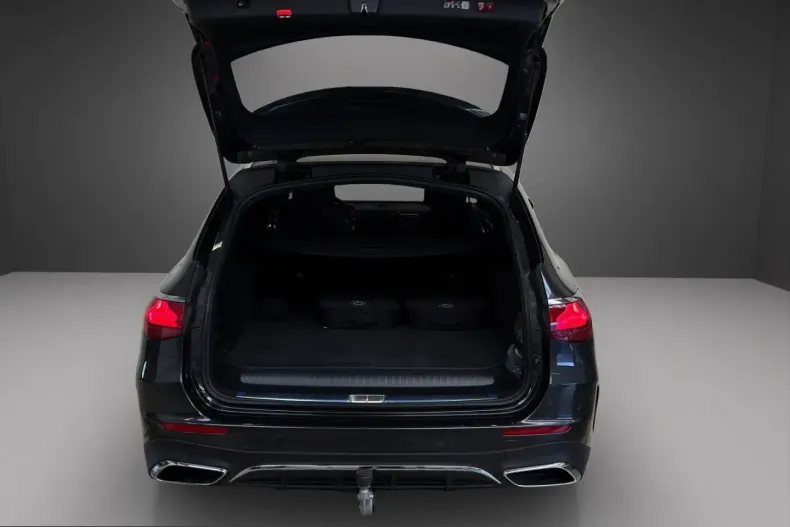 Mercedes-Benz E 300 (Clasa E) din 2025 cu 10.489 km - oferta MER204262 - foto 18