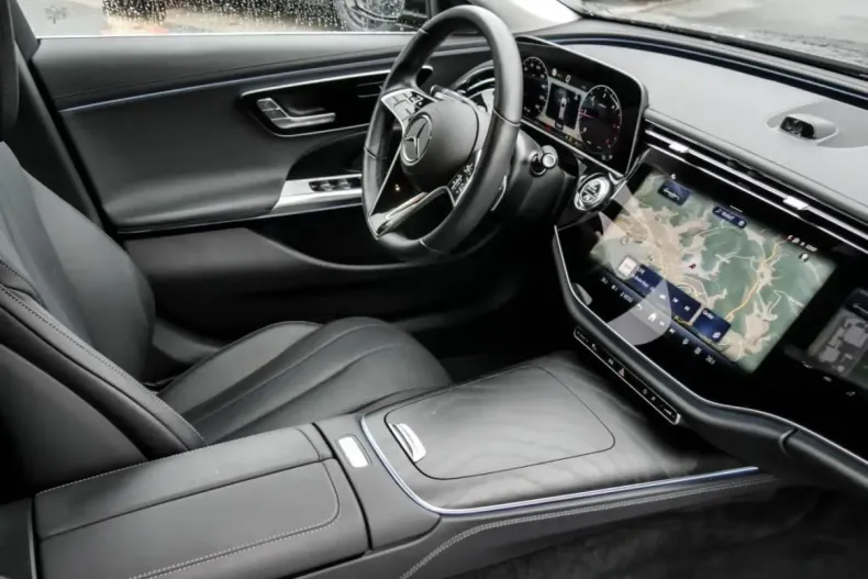 Mercedes-Benz E 220 (Clasa E) din 2024 cu 24.307 km - oferta MER204263 - foto 3