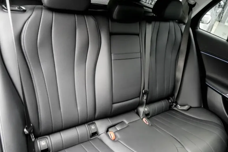 Mercedes-Benz E 220 (Clasa E) din 2024 cu 24.307 km - oferta MER204263 - foto 4