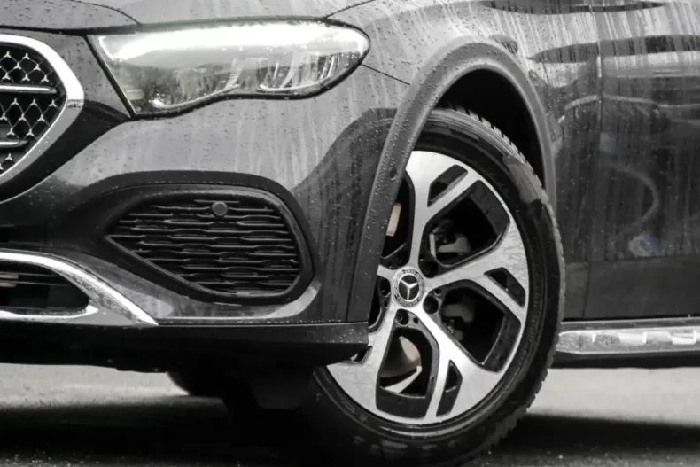 Mercedes-Benz E 220 (Clasa E) din 2024 cu 24.307 km - oferta MER204263 - foto 5