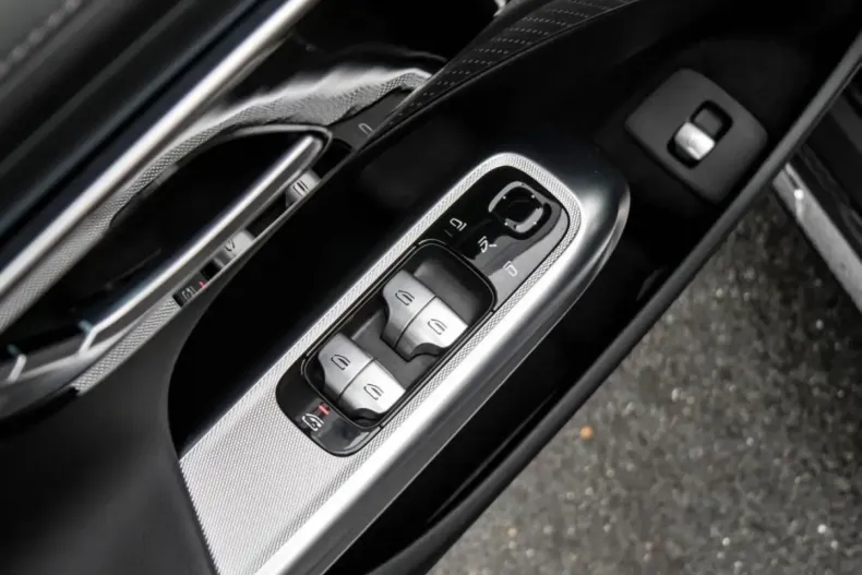 Mercedes-Benz E 220 (Clasa E) din 2024 cu 24.307 km - oferta MER204263 - foto 12