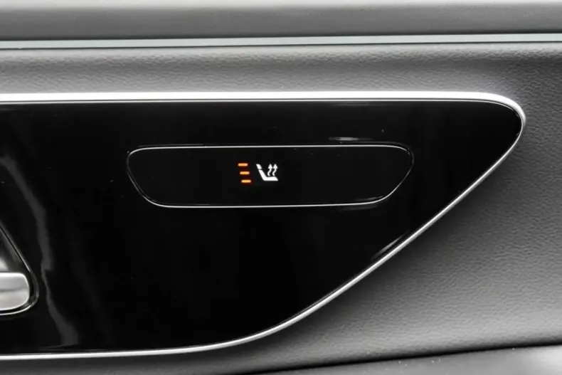 Mercedes-Benz E 220 (Clasa E) din 2024 cu 24.307 km - oferta MER204263 - foto 17