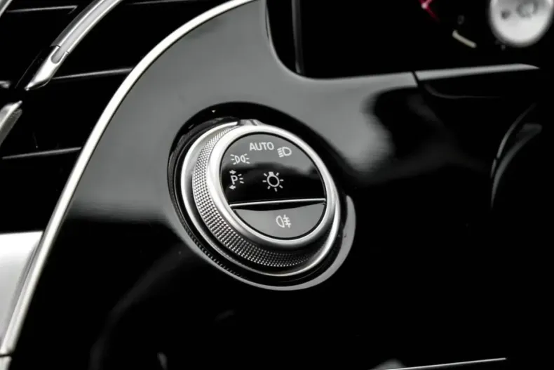 Mercedes-Benz E 220 (Clasa E) din 2024 cu 24.307 km - oferta MER204263 - foto 18