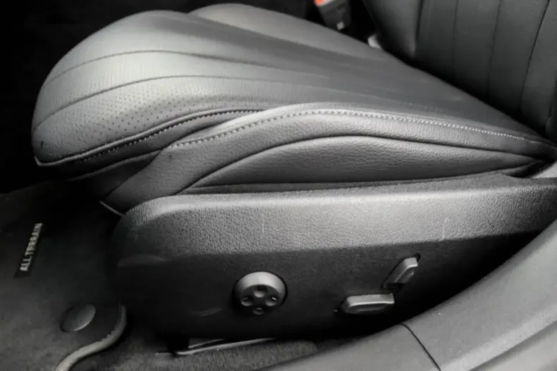 Mercedes-Benz E 220 (Clasa E) din 2024 cu 24.307 km - oferta MER204263 - foto 19