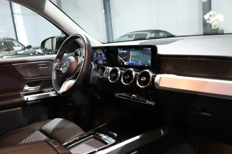 Mercedes-Benz GLB 200 (Clasa GLB) din 2024 cu 40.000 km - oferta MER204280 - foto 21