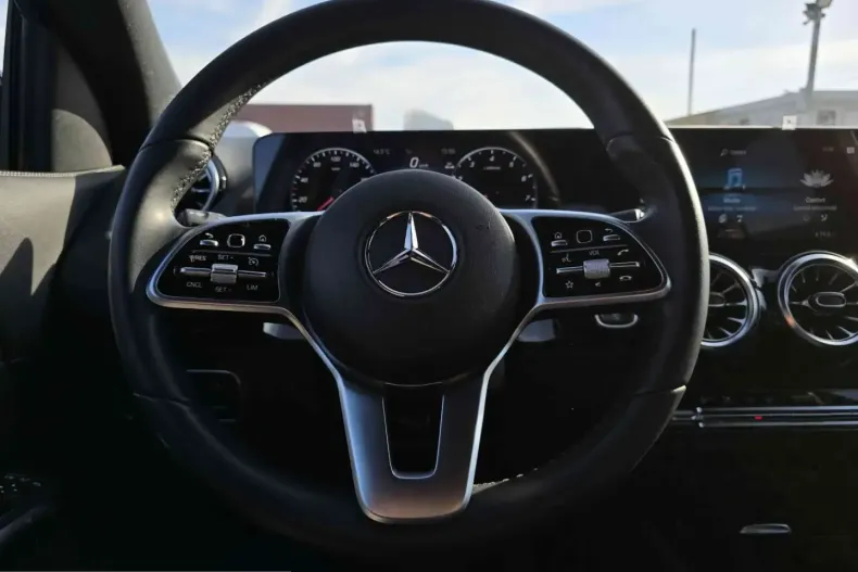 Mercedes-Benz GLA 250 (Clasa GLA) din 2023 cu 33.076 km - oferta MER204301 - foto 11