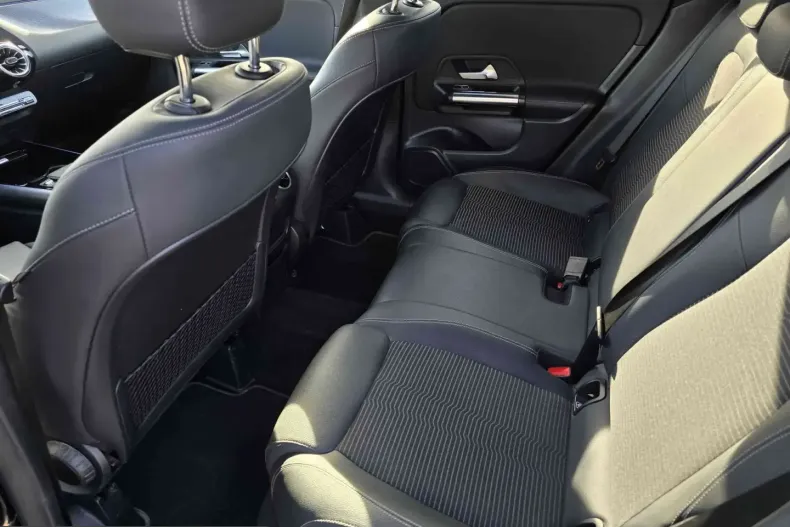 Mercedes-Benz GLA 250 (Clasa GLA) din 2023 cu 33.076 km - oferta MER204301 - foto 16