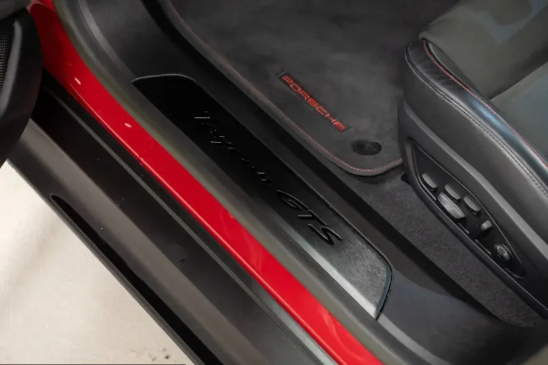 Porsche Taycan din 2023 cu 28.100 km - oferta POR204308 - foto 22