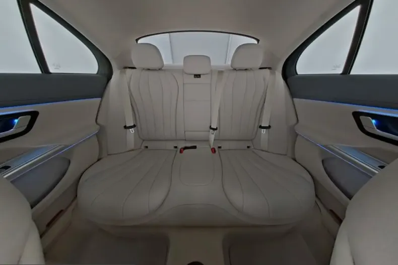 Mercedes-Benz E 450 (Clasa E) din 2025 cu 26.606 km - oferta MER204311 - foto 9