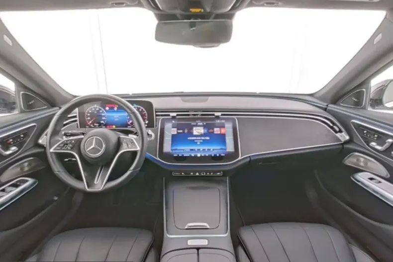 Mercedes-Benz E 450 (Clasa E) din 2025 cu 9.990 km - oferta MER204312 - foto 6