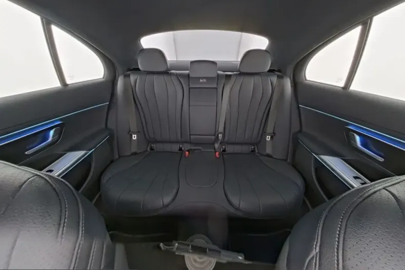 Mercedes-Benz E 450 (Clasa E) din 2025 cu 9.990 km - oferta MER204312 - foto 8