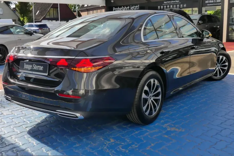 Mercedes-Benz E 200 (Clasa E) din 2024 cu 3.342 km - oferta MER204316 - foto 3