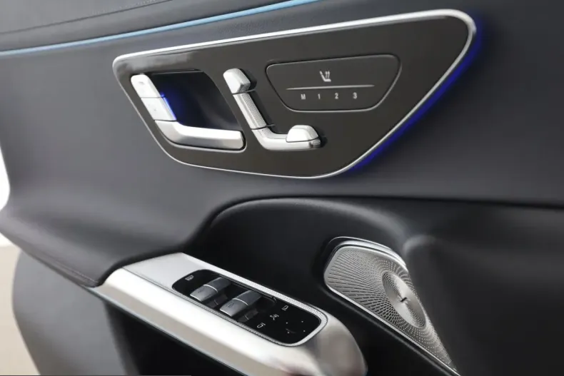 Mercedes-Benz E 400 (Clasa E) din 2025 cu 12.014 km - oferta MER204317 - foto 13