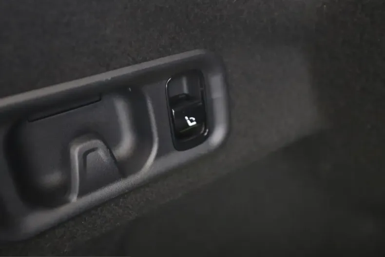 Mercedes-Benz E 400 (Clasa E) din 2025 cu 12.014 km - oferta MER204317 - foto 24