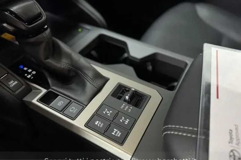 Toyota Land Cruiser din 2024 cu 32.000 km - oferta TOY204319 - foto 11