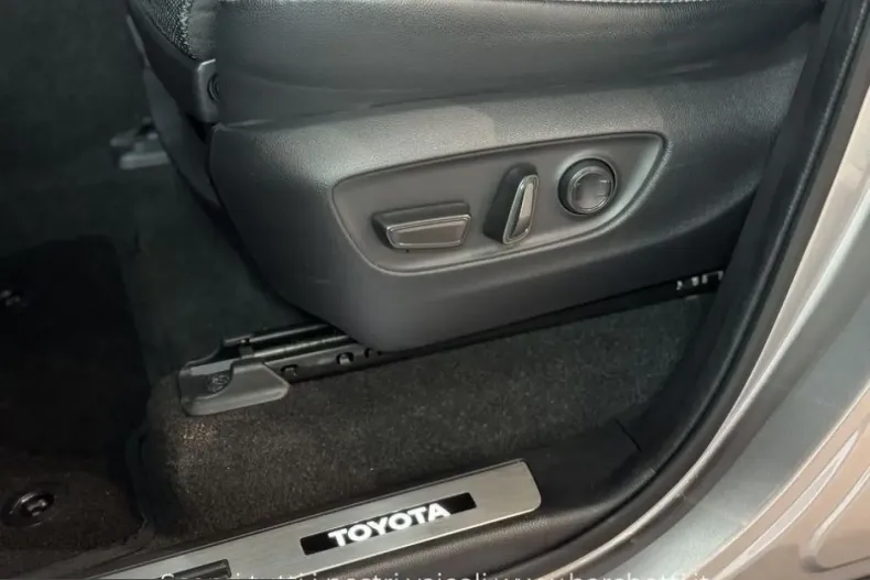 Toyota Land Cruiser din 2024 cu 32.000 km - oferta TOY204319 - foto 12