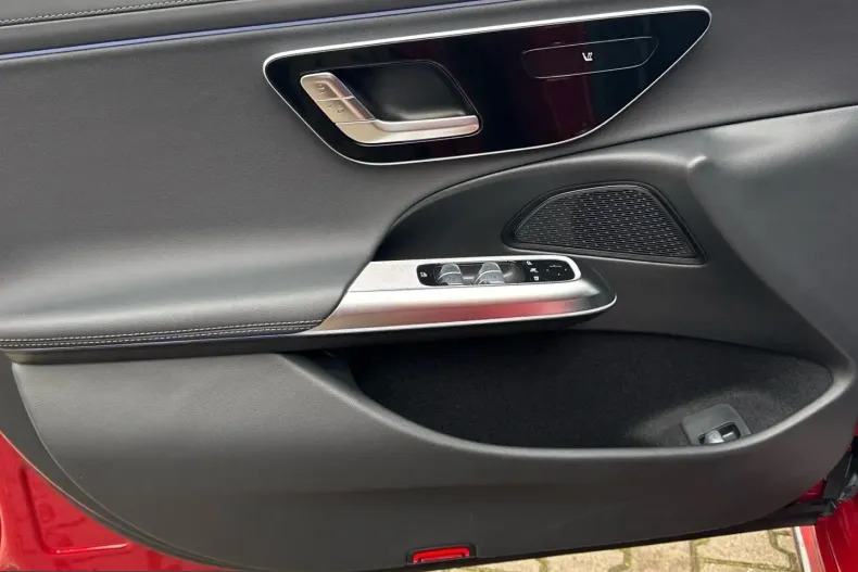 Mercedes-Benz E 300 (Clasa E) din 2025 cu 12.112 km - oferta MER204322 - foto 11