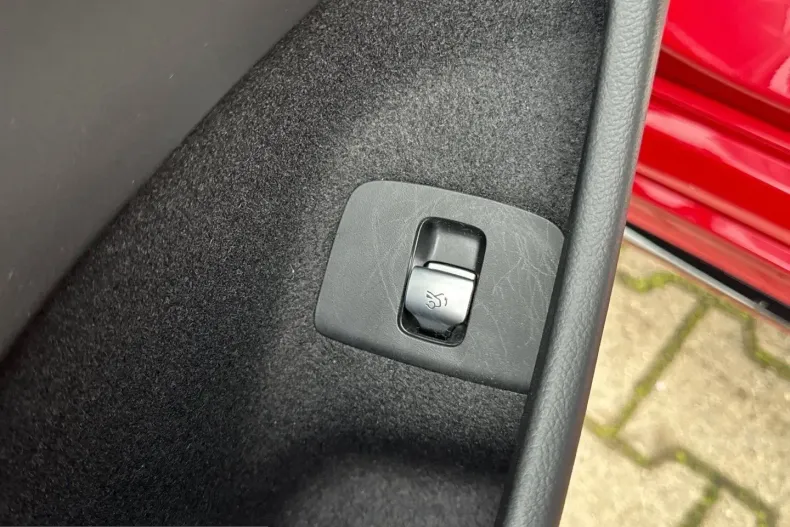 Mercedes-Benz E 300 (Clasa E) din 2025 cu 12.112 km - oferta MER204322 - foto 17