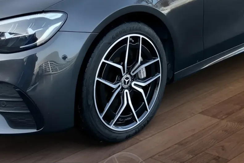 Mercedes-Benz E 300 (Clasa E) din 2022 cu 35.600 km - oferta MER204323 - foto 3