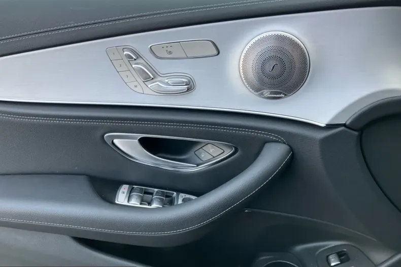 Mercedes-Benz E 300 (Clasa E) din 2022 cu 35.600 km - oferta MER204323 - foto 5