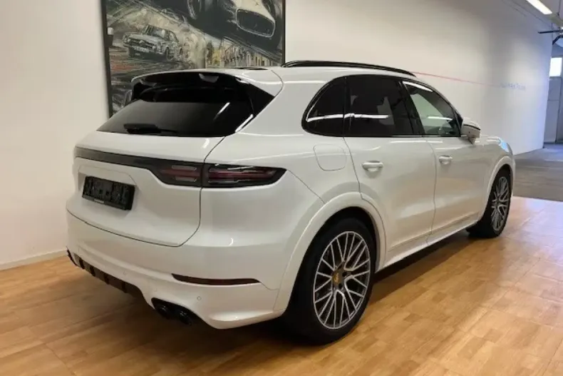 Porsche Cayenne din 2022 cu 59.650 km - oferta POR204334 - foto 4
