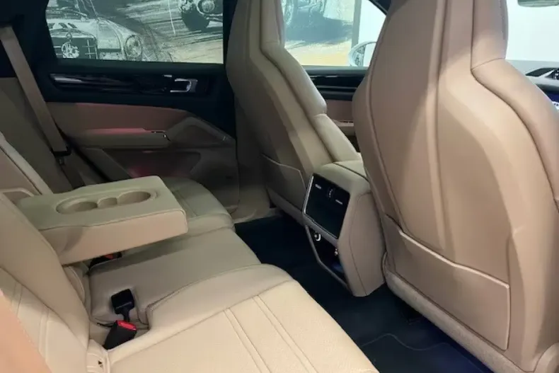 Porsche Cayenne din 2022 cu 59.650 km - oferta POR204334 - foto 11