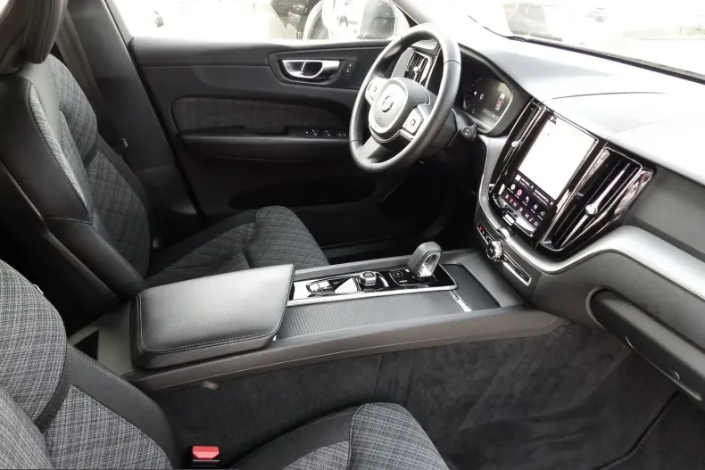 Volvo XC60 din 2023 cu 52.085 km - oferta VOL204352 - foto 4