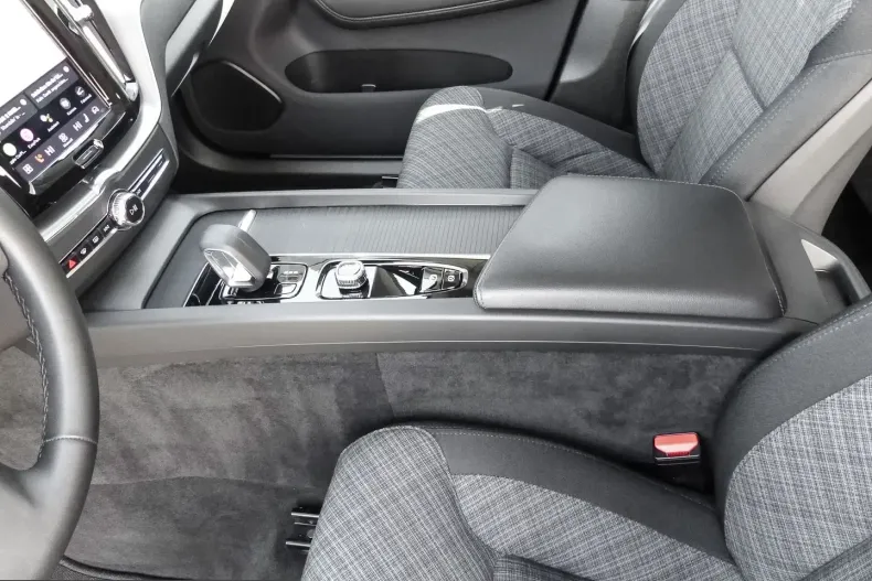 Volvo XC60 din 2023 cu 52.085 km - oferta VOL204352 - foto 11