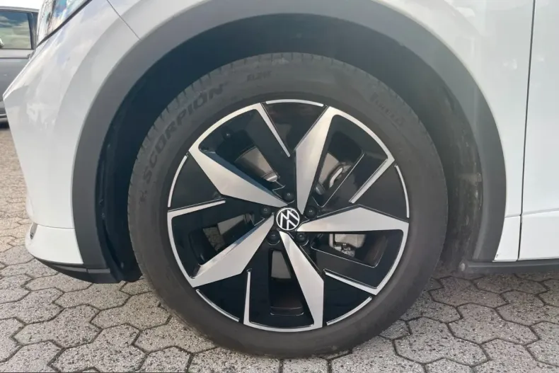 Volkswagen ID.4 din 2022 cu 8.400 km - oferta VOL204353 - foto 4
