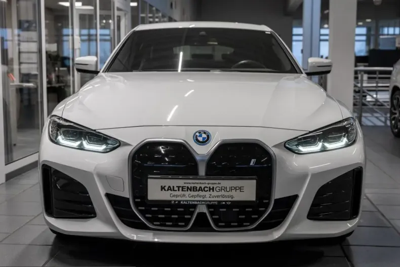 BMW i4 (Seria 4) din 2023 cu 40.616 km - oferta BMW204364 - foto 2