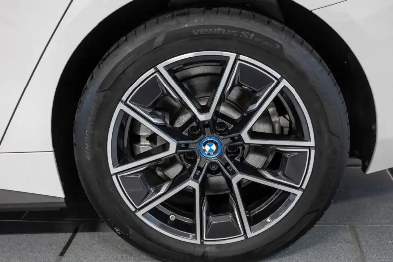 BMW i4 (Seria 4) din 2023 cu 40.616 km - oferta BMW204364 - foto 5