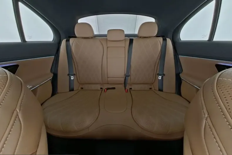 Mercedes-Benz E 400 (Clasa E) din 2023 cu 15.892 km - oferta MER204377 - foto 9