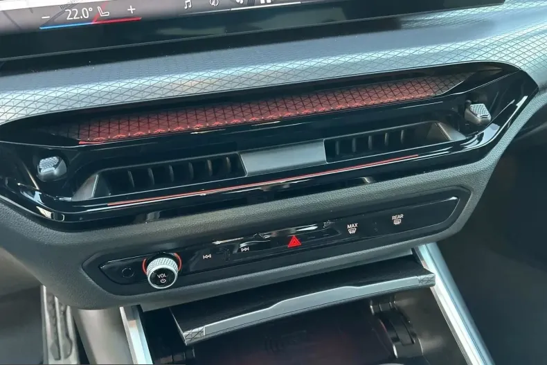 BMW 320 (Seria 3) din 2025 cu 10.820 km - oferta BMW204419 - foto 12