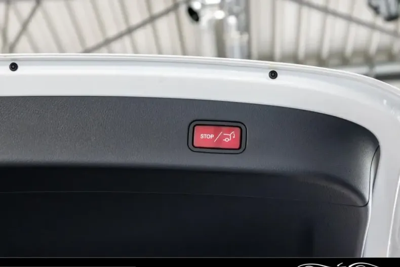 Mercedes-Benz GLC 300 (Clasa GLC) din 2025 cu 13.000 km - oferta MER204464 - foto 8