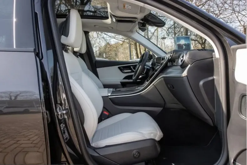 Mercedes-Benz GLC 300 (Clasa GLC) din 2025 cu 14.987 km - oferta MER204465 - foto 10